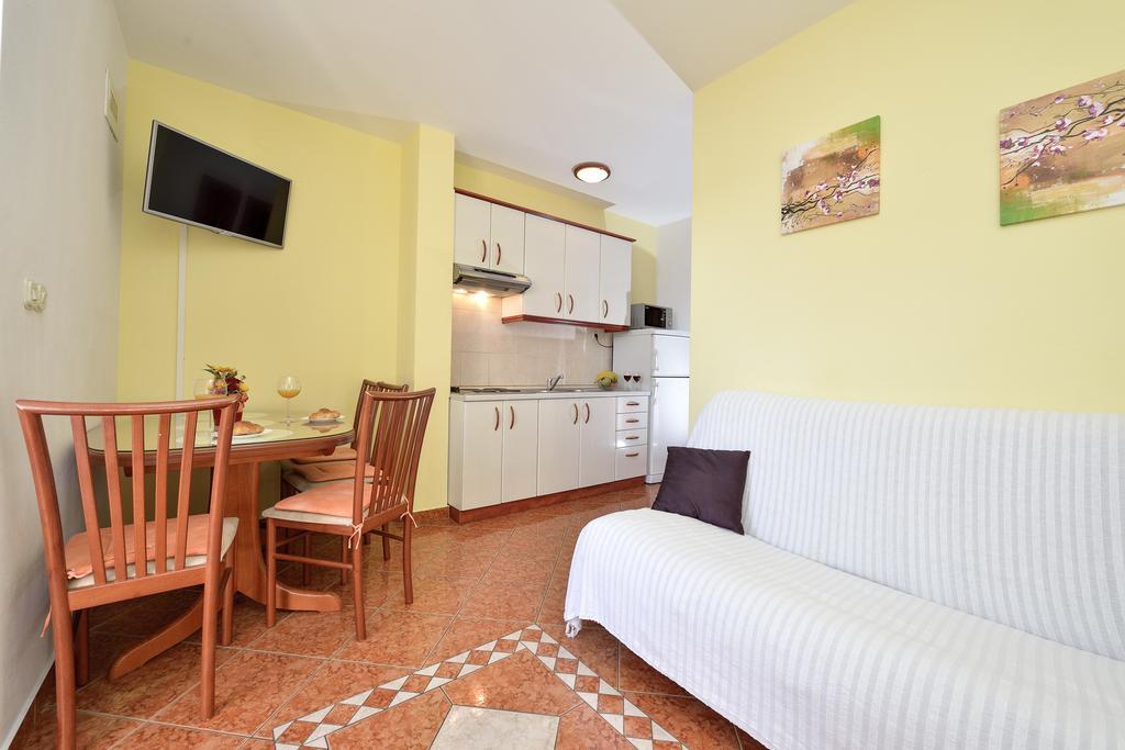 Villa Zdenka Pakostane Bagian luar foto